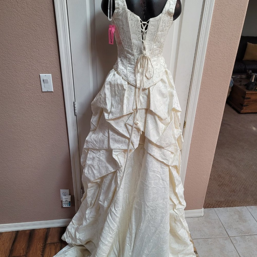 Wedding Season!! Rare - Stunning Candlelight NWT Bonny Bridal Gown - Picture 5 of 10